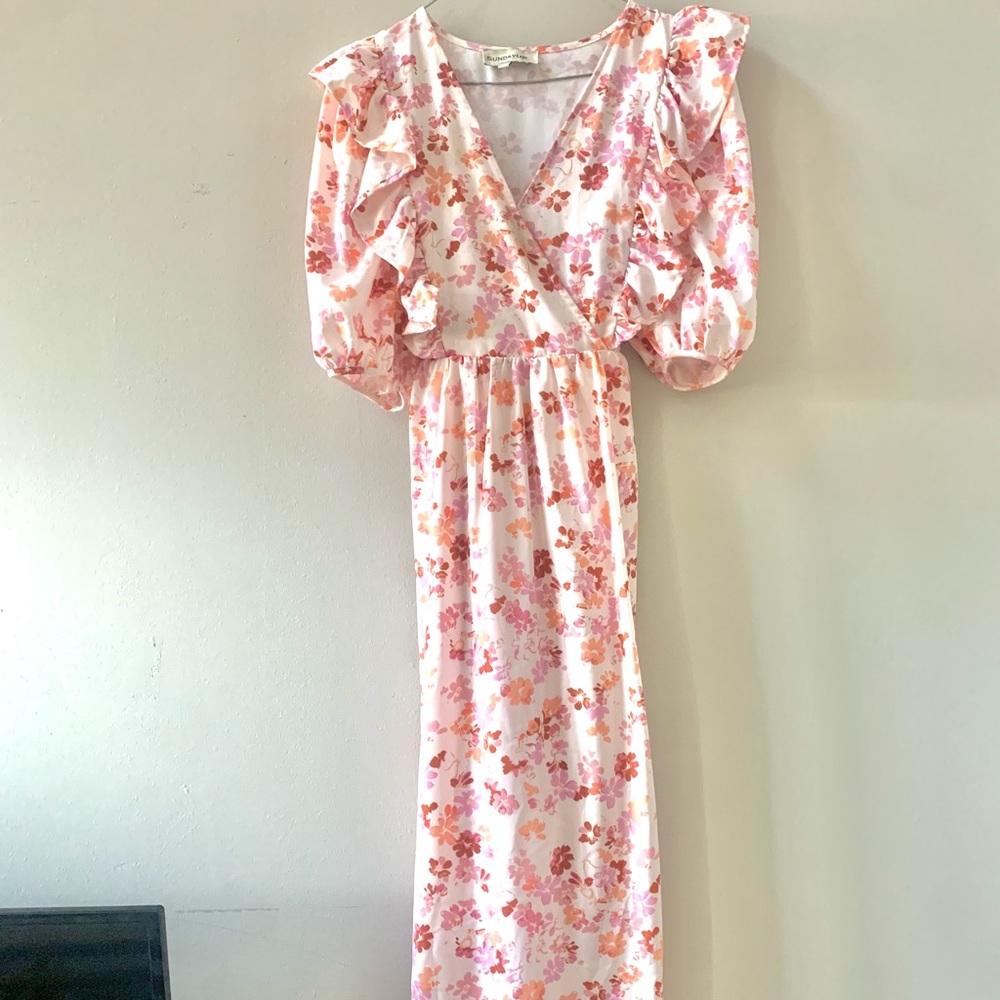 Beautiful floor length dress. By SundayUp, size small. Only worn once.
